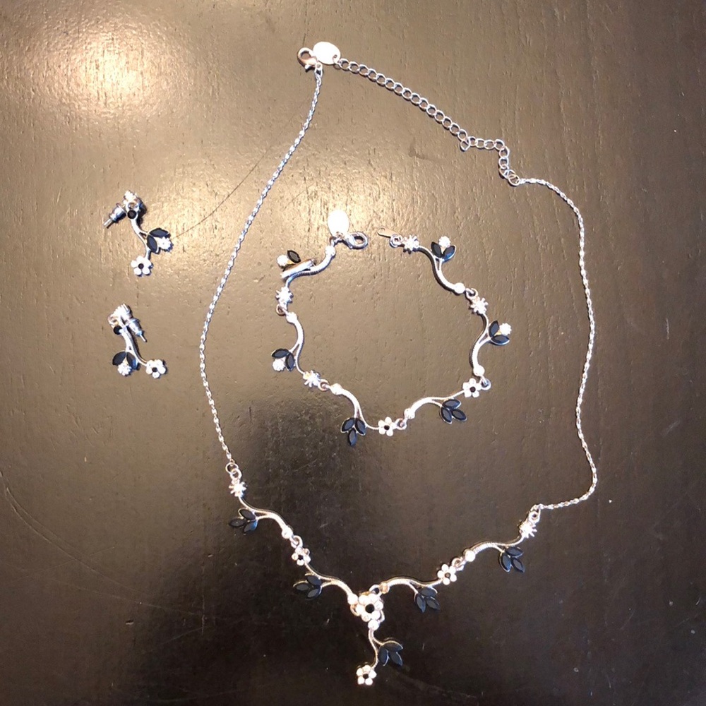 Rhinestone and black flower necklace